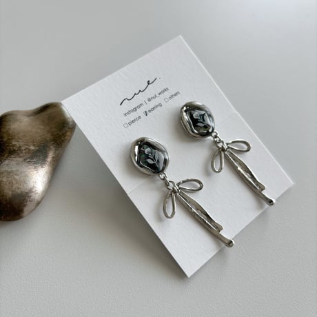 silver ribbon