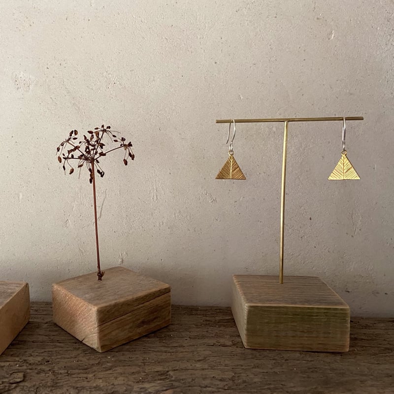 真鍮のアクセサリースタンド | salikhlah.