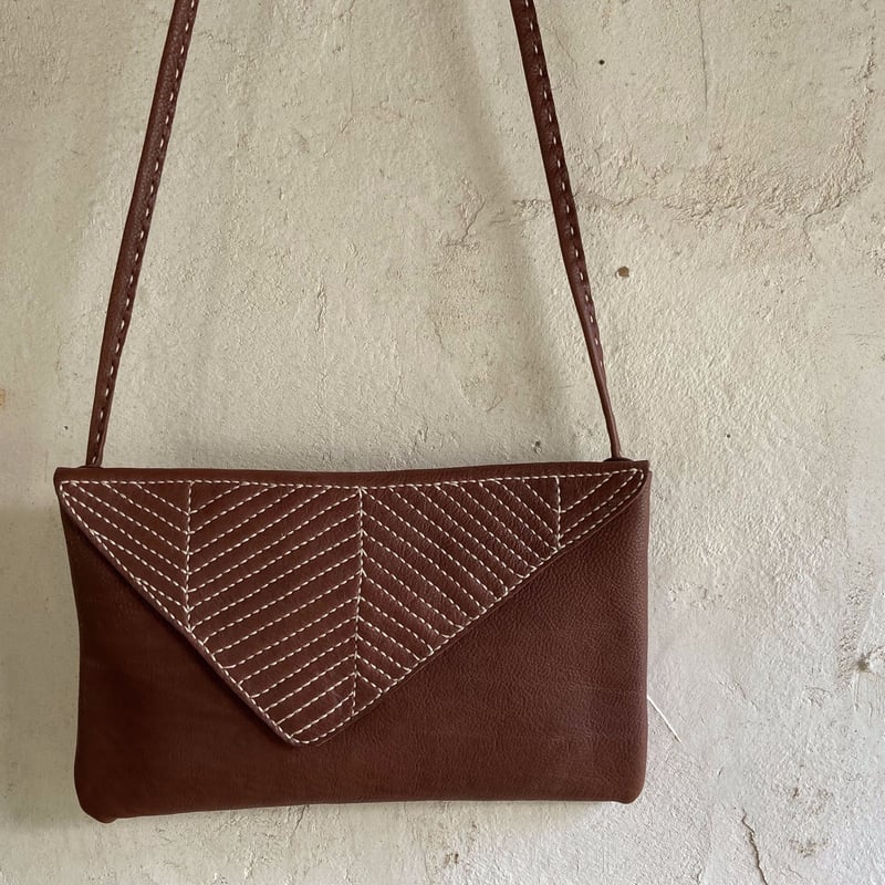 木の刺繍のショルダーバッグ ◇濃茶 | salikhlah.