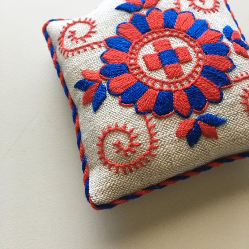 ブジャーク刺繍のピンクッションキット | Vár