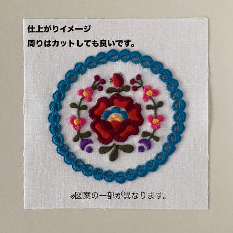 シオーアガールド刺繍のドイリーキット(中)