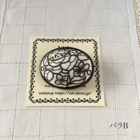 木枠ブローチ（完成品）