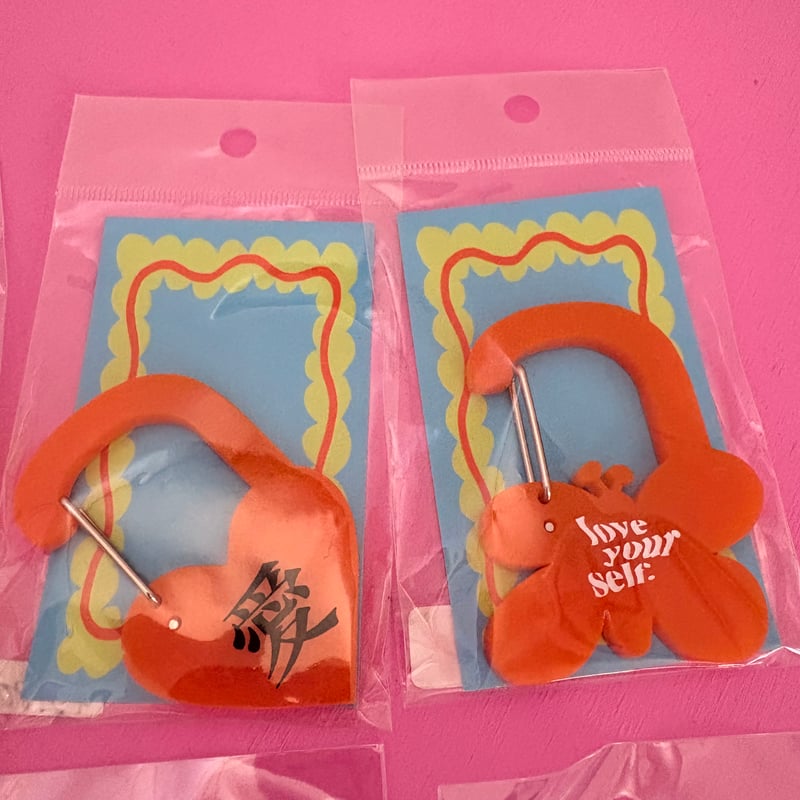 アクリルカラビナ | love yourself. by ぱくちーひとみ