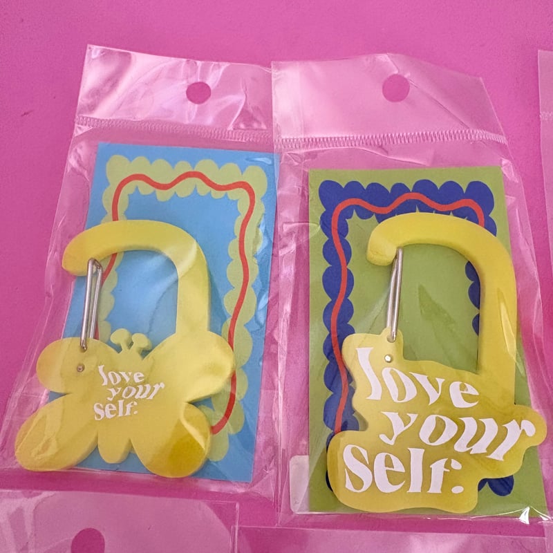 アクリルカラビナ | love yourself. by ぱくちーひとみ