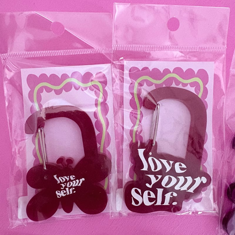 アクリルカラビナ | love yourself. by ぱくちーひとみ