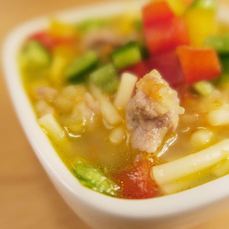 豚軟骨パプリカの彩りパスタ〈110g〉