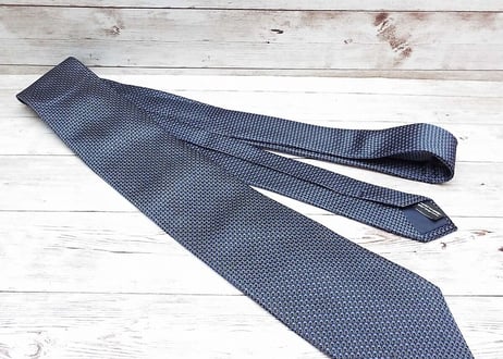 【ナローなベーシックネクタイ】ZERBINOTTO（HOBY扱い）シャドーストライプ　総柄ネクタイ　メタリックネイビーブルー紺青　 15000088　カジュアルネクタイ　シルク100％