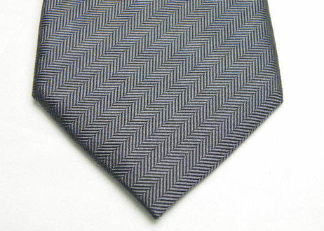 シックに決める！｜SIMPLE　PHRASE　CRAVAT｜ネクスタイル｜ヘリンボーン柄ダークグレー系ネクタイ【USED】0124