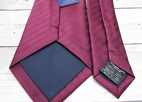 上品なボルドーカラー【未使用】TREND　COLOR（大門扱い）ワインレッド　シャドーストライプネクタイ　エンジ赤　ポリエステル100％｜682222774870