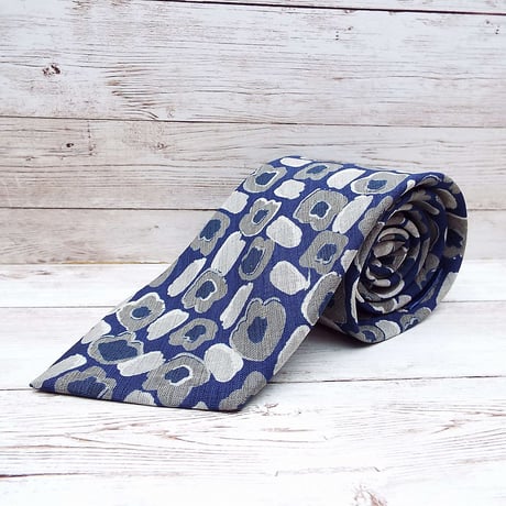 グラフィックデザインが◎｜手づくりネクタイ　ルーポル 総柄ネクタイ ネイビー・グレー シルク100%｜17002943
