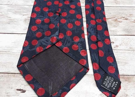 ◎上質なお洒落ネクタイ◎アメリカ製　YSL イヴ・サン＝ローラン　Yves Saint-Laurent　ドット柄　ネクタイ｜レッド　ダークネイビー ｜シルク100%｜USED