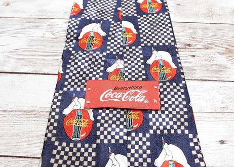 ◎企業モノ】激レア　アメリカ製　coca cola コカコーラ　ポーラベア（シロクマ）　ダイヤ柄　ネクタイ｜ネイビー系｜シルク100%