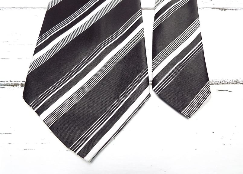 フォーマルなレジメンタル】日本製 ノンブランド ストライプ柄ネクタイ
