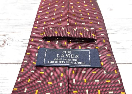 基本のパターン柄ネクタイ｜CLUB LAMER （アローズ扱い）レクタングル総柄ネクタイ エンジ ポリエステル100%｜17002967