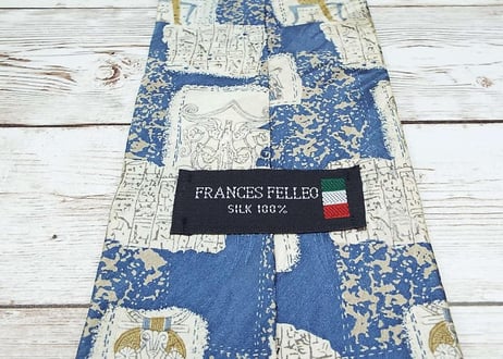 ◎エジプト絵画デザイン】FRANCES FELLEO ピクチャー 壁画 　総柄ネクタイ｜ブルーグレー・ベージュ｜シルク100%｜USED古着