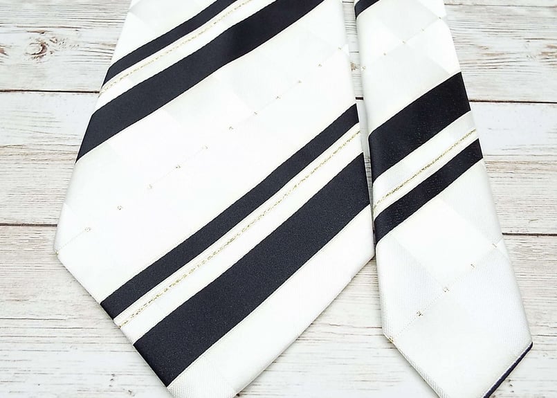 透かし模様が入ったワイドタイ｜Stllook 東レ シルック使用 ストライプ