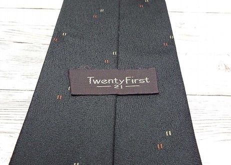 【ダーク系スーツとの相性◎】TWENTY FIRST（NISSAI扱い） ポイントデザイン総柄ネクタイ　ブラック黒　15000224　シルク100％