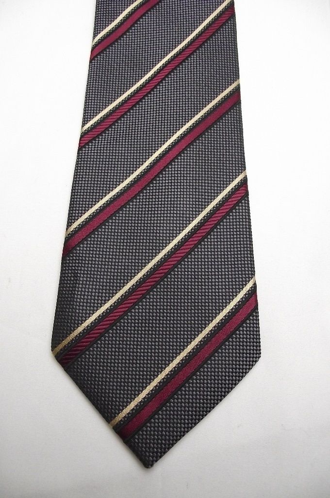 ネイビー系スーツに◎｜TREND COLOR｜ネクスタイル｜グレー