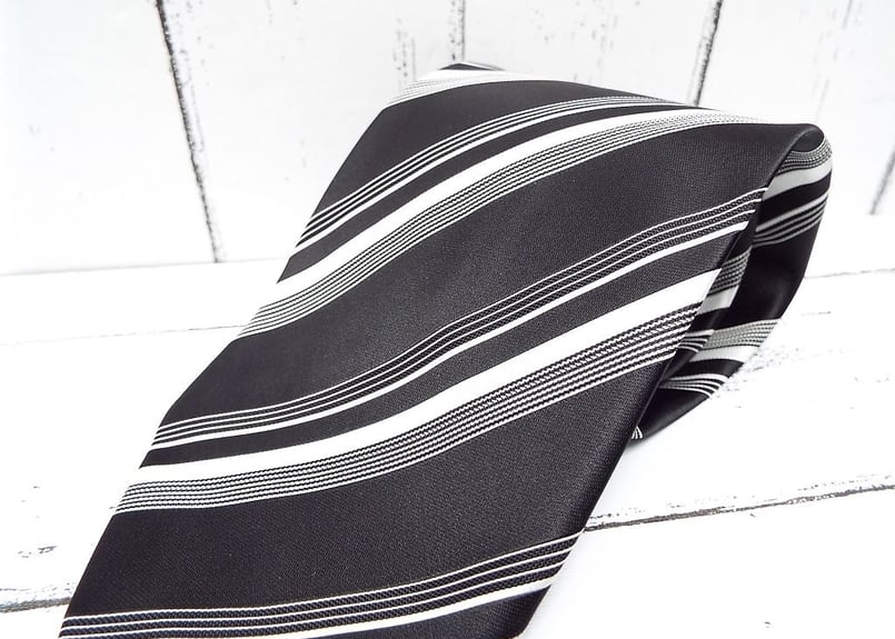 【ほぼ未使用】PRADA ネクタイ　ストライプ　レジメンタル　ブラック TOMORROWLAND シルクジャガード レジメンタルストライプネクタイ