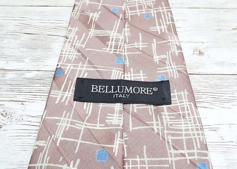 【透かしデザインのお洒落ネクタイ】日本製 BELLUMORE（AOKI扱い） 幾何学模様　総柄ネクタイ　ブラウンベージュ茶　15000132　シルク100％
