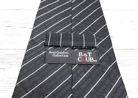 【ブラックスーツにお勧めの１本】日本製 B&T CLUB（HOBY扱い）シャドーデザイン入り　ストライプネクタイ　ブラック黒　15000194