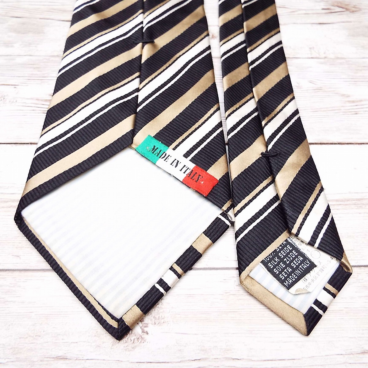 【美品】タイユアタイ ネクタイ グレー ブラック ストライプ 高級【イタリア製】 GUCCI グッチ ネクタイ ストライプ柄 シルク イタリア製 8cm幅