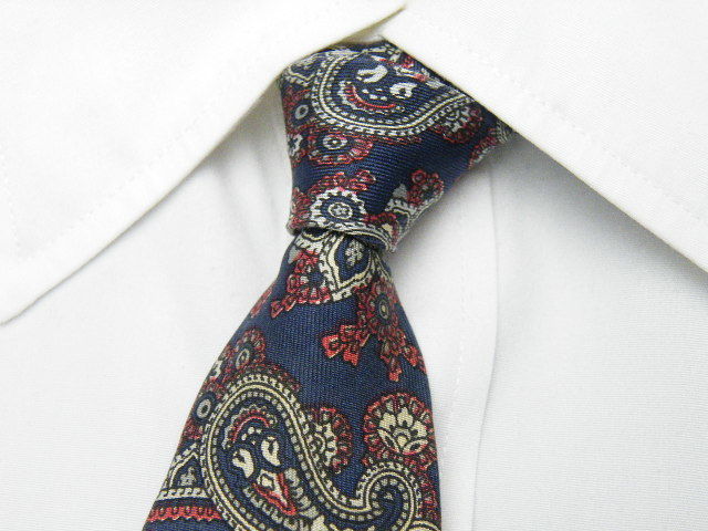 JOHN COMFORT ネクタイ ホワイト シルバー ペイズリー柄 光沢 JOHN COMFORT ネクタイ ホワイト シルバー ペイズリー柄 光沢 綺麗な