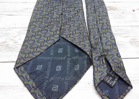 【気品を感じるヨーロピアンネクタイ】イタリア製 PIERRE BALMAIN PARIS ピエールバルマン 鎖くさり　総柄ネクタイ　グリーン緑　15000095