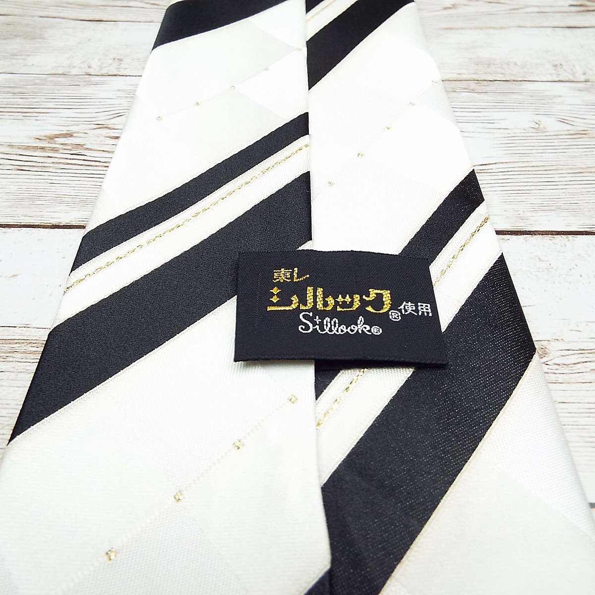 透かし模様が入ったワイドタイ｜Stllook 東レ シルック使用 ストライプ