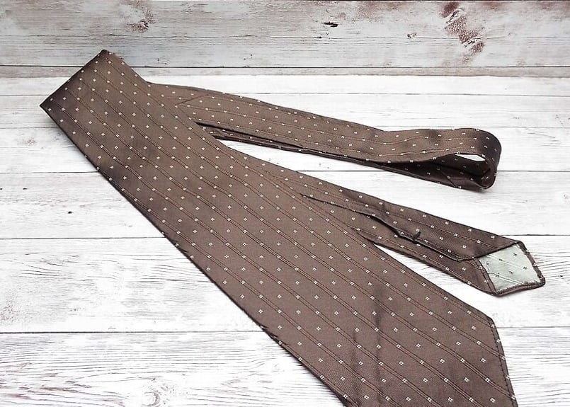 【新品未使用】FAIRFAX ブラウン ネクタイ ブラウン系スーツとの相性◎】Debra Barkin（FAIRFAX扱い）小紋総柄