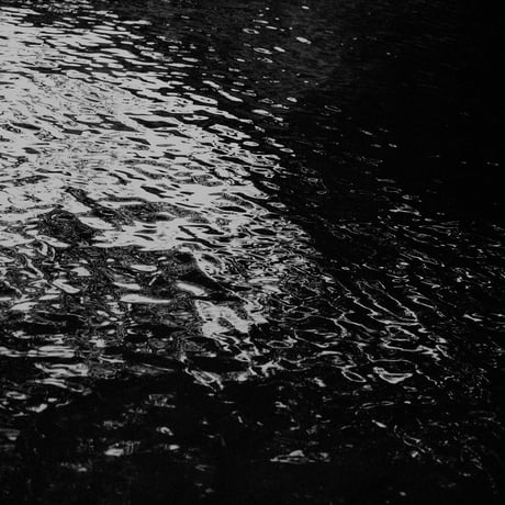 When skin has eyes / Benjamin Hosking