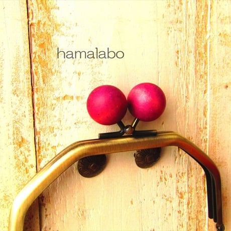 在庫調整で今だけ30％引き！【HA-1607】台形型の口金13cm/(ちょっと大きな紫色の木玉×アンティークゴールド)