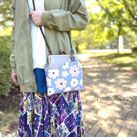 【HA-2087】親子口金18cm(ちょっと大きな黒色の木玉×アンティークゴールド)