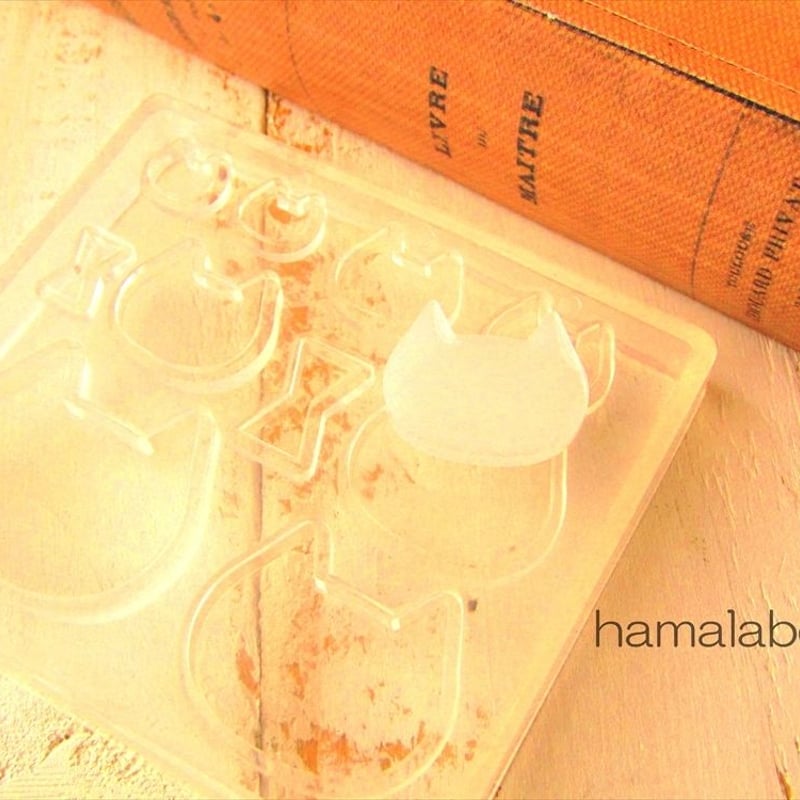 ❦kaÿmhö❦87様お取り置き 11/19まで 猫 レジン 正面 赤白 ドット MY