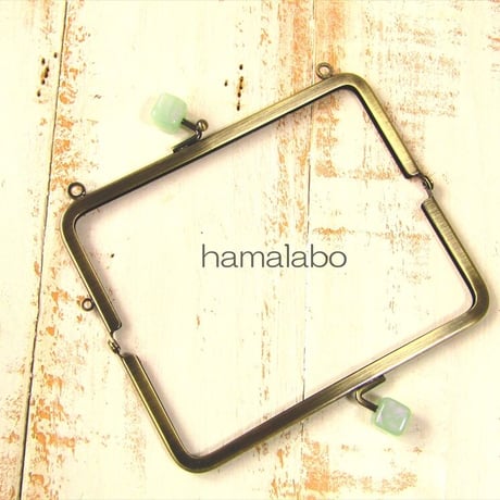 【HA-1962】13.5cm/角型(オーロラグリーンキューブ×アンティークゴールド)・カン付き