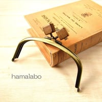 在庫調整で今だけ20％引き！【HA-1878】12.5cmくし型(足長)/(茶色の木キューブ×アンティークゴールド)