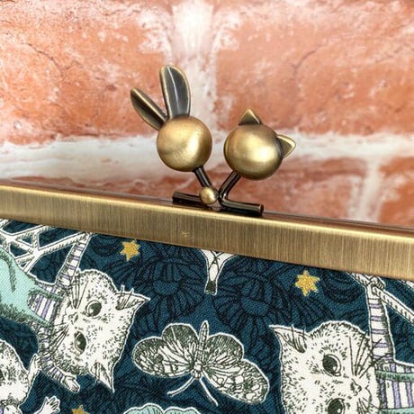 【HA-1753】19cm浮き足口金/ウサギ玉×ネコ玉(アンティークゴールド)