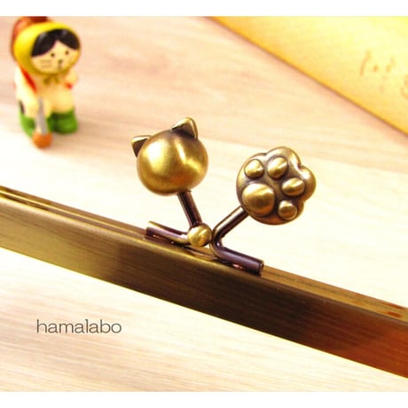 【HA-2297】19cm浮き足口金/ネコ玉×肉球(アンティークゴールド)