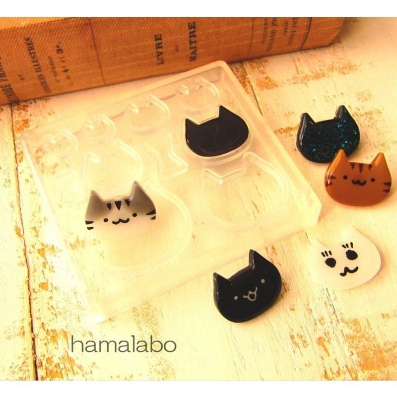 ❦kaÿmhö❦87様お取り置き　11/19まで　猫　レジン　正面　赤白　ドット ❦kaÿmhö❦87様お取り置き 11/19まで 猫 レジン 正面 赤白 ドット