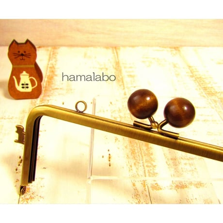 非売品の蔵出し販売！【HA-1816】ネコカン口金/(木玉×横ネコカン)/18cm角型(アンティークゴールド)・カン付き