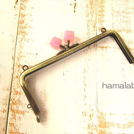【HA-1963】13.5cm/角型(オーロラピンクキューブ×アンティークゴールド)・カン付き
