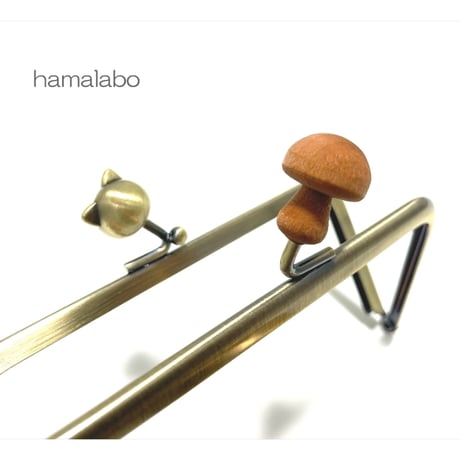 (販売休止予定)【HA-2382】12cm角型口金/ネコ玉×薄茶色の細キノコ/アンティークゴールド