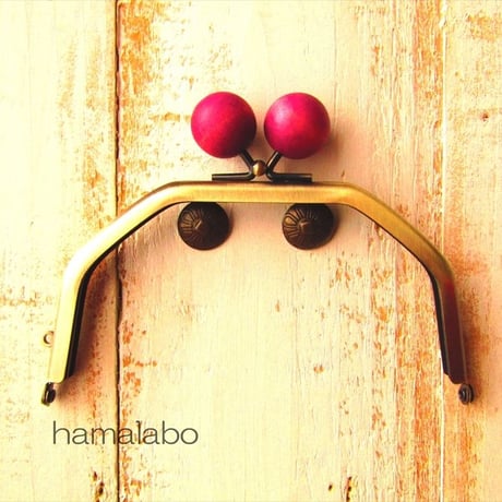 在庫調整で今だけ30％引き！【HA-1607】台形型の口金13cm/(ちょっと大きな紫色の木玉×アンティークゴールド)