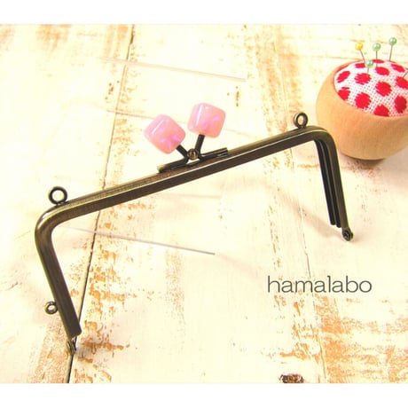 【HA-1963】13.5cm/角型(オーロラピンクキューブ×アンティークゴールド)・カン付き