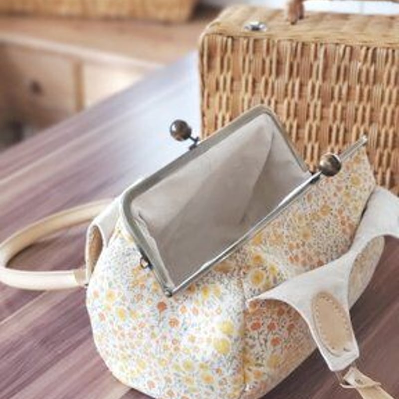 【まりこさま専用】がま口　俵型あおりバッグ＆化粧ポーチ　ハンドメイド （7/1） ☆俵型シリーズ今だけ30％引き☆【KT-2069】がま口俵型あおりバッグの