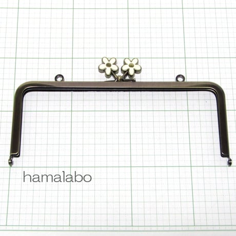 【HA-398】メタルフラワー口金(18cm角型/ホワイト×アンティーク)・カン付き
