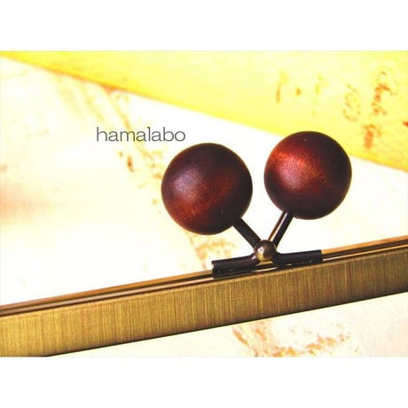 【HA-1536】19cm浮き足口金/ちょっと大きな茶色の木玉(アンティークゴールド)