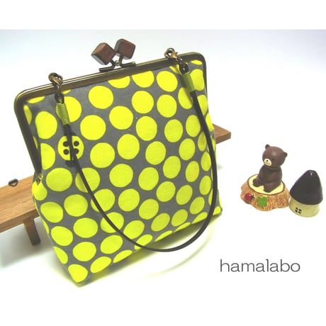 【HA-1223】18cm/角型(ちょっと大きな木玉/抹茶色と紫色のミックス)・カン付き