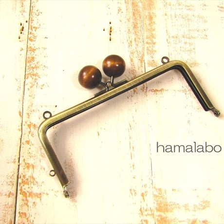 【HA-1964】13.5cm/角型(ちょっと大きな茶色の木玉×アンティークゴールド)・カン付き