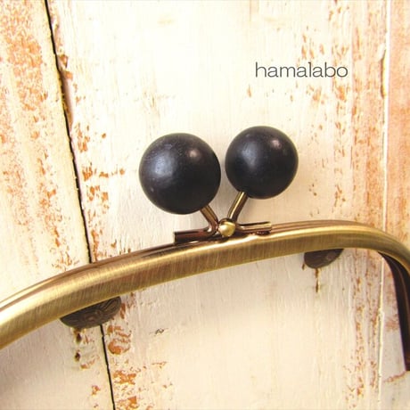 【HA-2183】18cmくし型口金(ちょっと大きな黒色の木玉×アンティークゴールド)